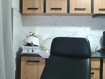 Olsuh – webcam model profile photo Image 2