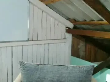 Olsuh – webcam model profile photo Image 6