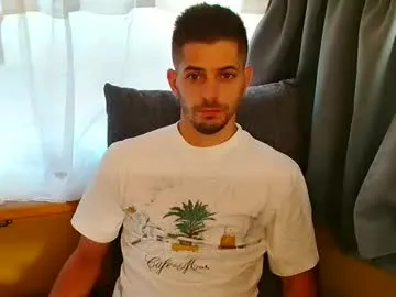 Olsuh – webcam model profile photo Image 7