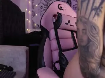 SkyLumen – webcam model profile photo Image 13