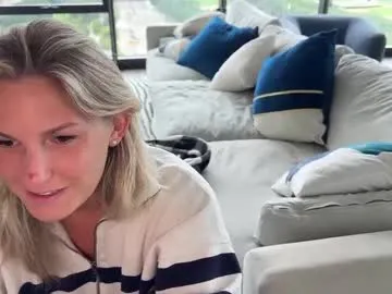 AmyBelmontt – webcam model profile photo Image 3