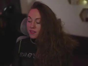 LillyPark – webcam model profile photo Image 13