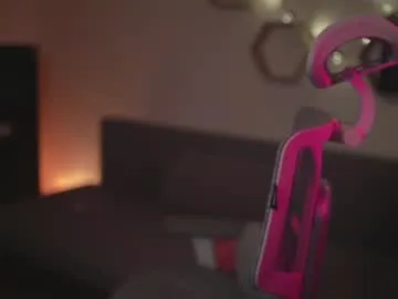 LillyPark – webcam model profile photo Image 18