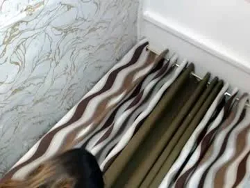 Amylewiss – webcam model profile photo Image 4