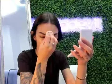 CheerryX – webcam model profile photo Image 5