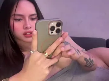 sweet_reverie – webcam model profile photo Image 2