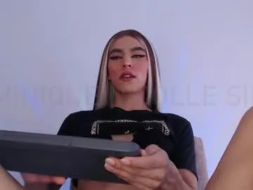 LauraFord – webcam model profile photo Image 11