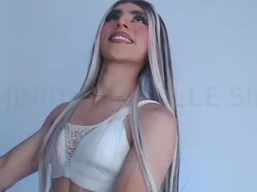 LauraFord – webcam model profile photo Image 13