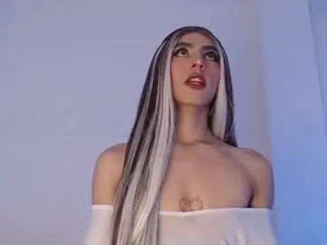 LauraFord – webcam model profile photo Image 6