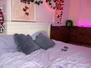 SarahMonclair – webcam model profile photo Image 15