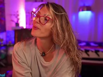 OlivaFoxx19 – webcam model profile photo Image 16