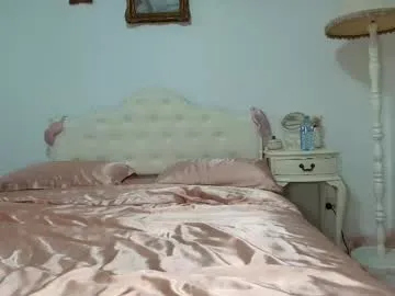 HugeTitties – webcam model profile photo Image 6