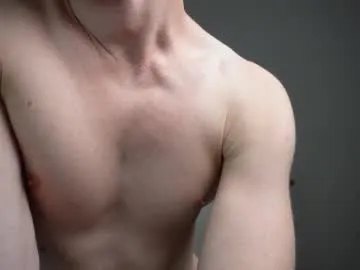 R0422 – webcam model profile photo Image 3