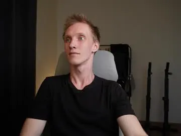 R0422 – webcam model profile photo Image 4