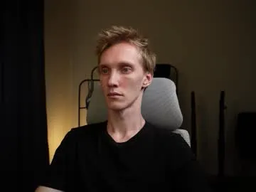 R0422 – webcam model profile photo Image 9