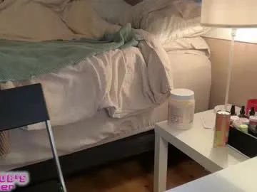 CheerryX – webcam model profile photo Image 3