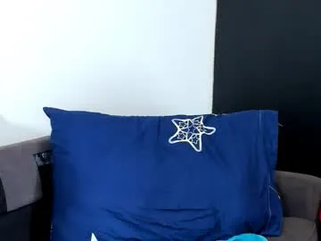 PhoenixK – webcam model profile photo Image 15