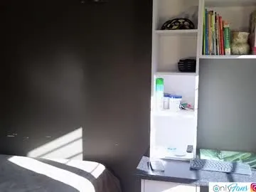 Amida_Chris – webcam model profile photo Image 6