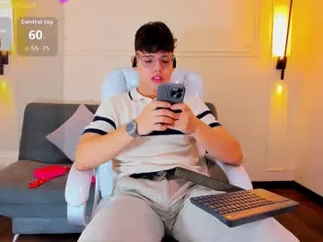 R0422 – webcam model profile photo Image 11