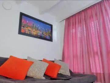 Emmy_Foxx – webcam model profile photo Image 2