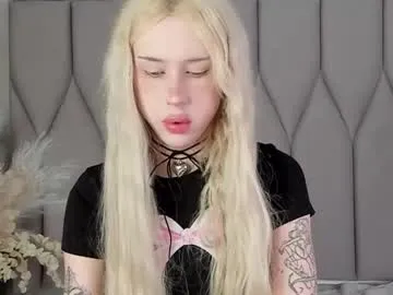 Lololevy – webcam model profile photo Image 12