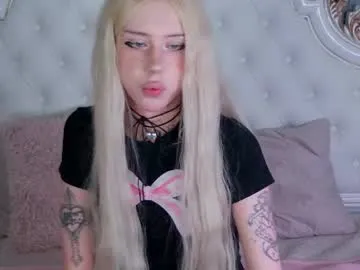 Lololevy – webcam model profile photo Image 14