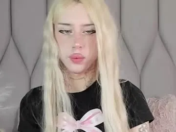 Lololevy – webcam model profile photo Image 16