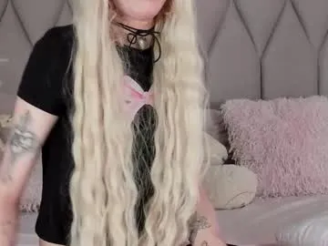 Lololevy – webcam model profile photo Image 4