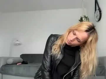 LovelyEileen – webcam model profile photo Image 3