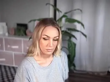 AmyBelmontt – webcam model profile photo Image 16