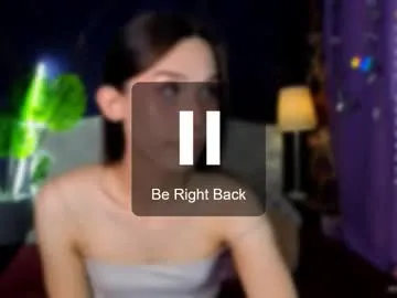 LauraFord – webcam model profile photo Image 6