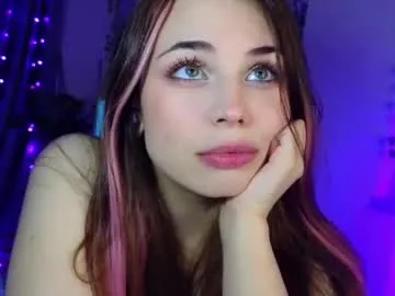 MiraLocks – webcam model profile photo Image 14