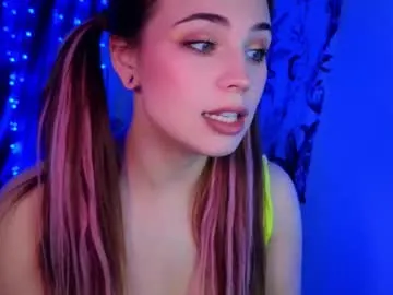 MiraLocks – webcam model profile photo Image 15