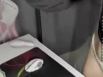 BellaRoux21 – webcam model profile photo Image 3