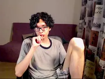 AmyBelmontt – webcam model profile photo Image 3