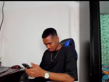 HugeTitties – webcam model profile photo Image 12