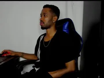 HugeTitties – webcam model profile photo Image 14