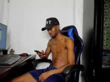 HugeTitties – webcam model profile photo Image 3