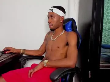 HugeTitties – webcam model profile photo Image 4