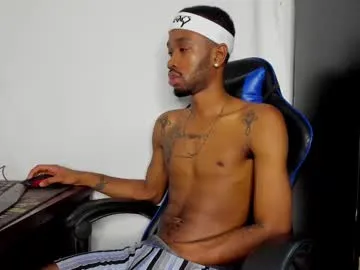 HugeTitties – webcam model profile photo Image 5