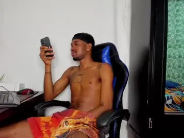 HugeTitties – webcam model profile photo Image 6