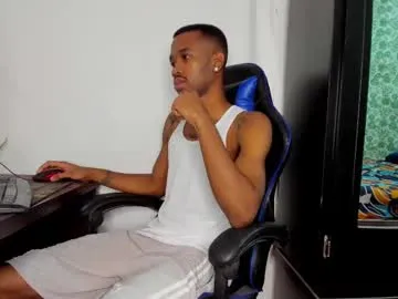 HugeTitties – webcam model profile photo Image 7