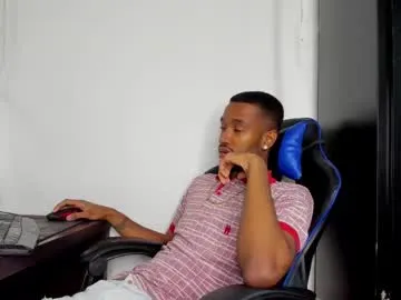 HugeTitties – webcam model profile photo Image 8