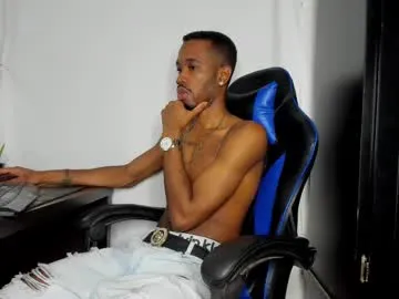 HugeTitties – webcam model profile photo Image 9