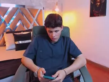 CoryDuucaan – webcam model profile photo Image 11