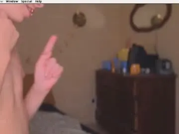 Amylewiss – webcam model profile photo Image 2