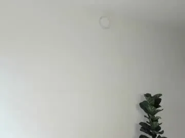 AmyBelmontt – webcam model profile photo Image 3