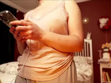 PaulinaSwift – webcam model profile photo Image 8