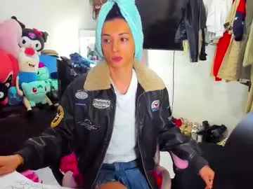 AmelieWilliams – webcam model profile photo Image 7