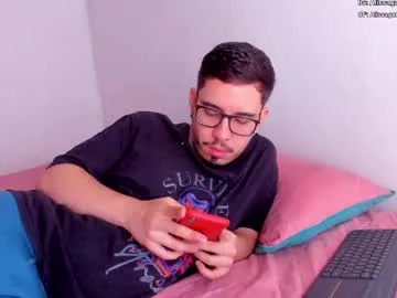 Lololevy – webcam model profile photo Image 2